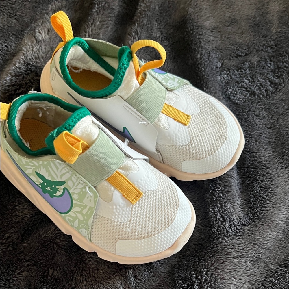 Nike Kids White and Green Sneakers with Yellow Highlights